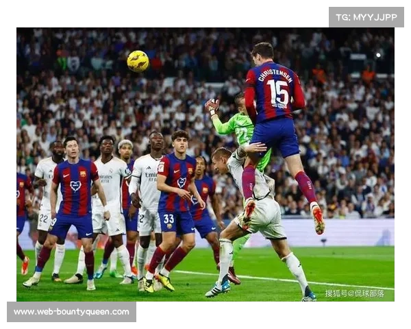 马赛坚持4-3-3阵型，以中场调度为核心组织进攻