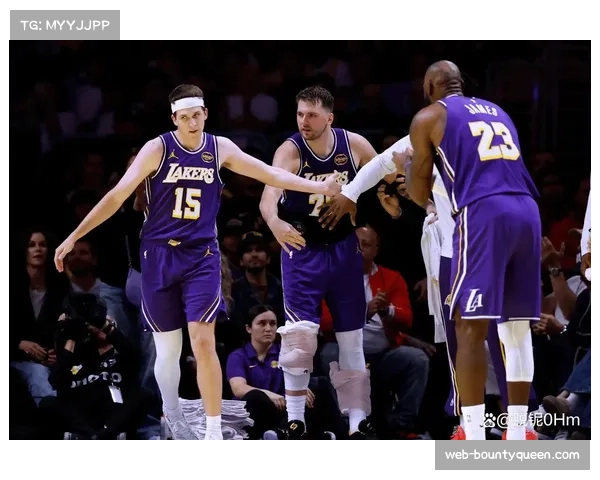 国王利用湖人防守漏洞，多次打出进攻高潮拉开比分