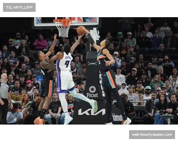 关键时刻特写:国王队福克斯利用“Horns”战术发起突破完成准绝杀 关键时刻特写:国王队福克斯利用“Horns”战术发起突破完成准绝杀